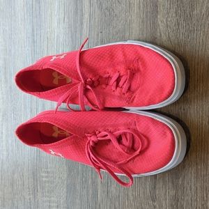 Girls under armour 5.5 sneakers